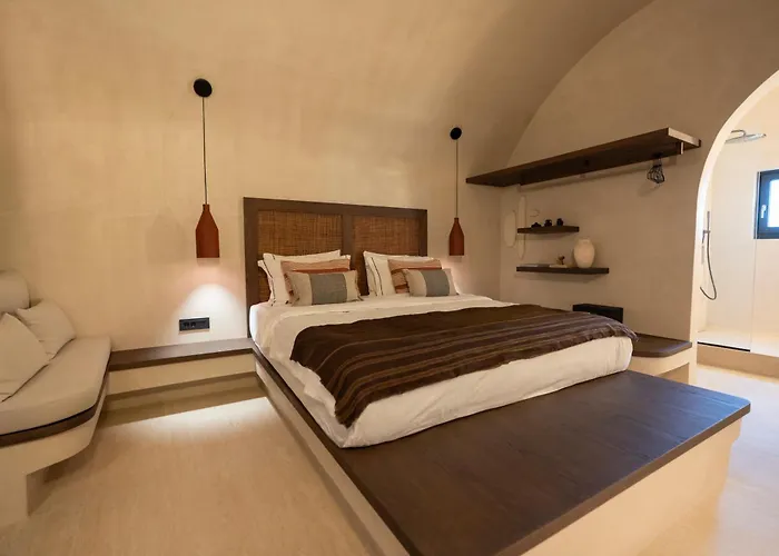Akri Santorini With Heated Jacuzzi