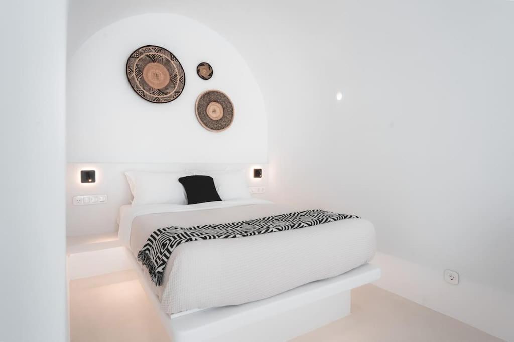Akri Santorini With Heated Jacuzzi Holiday home