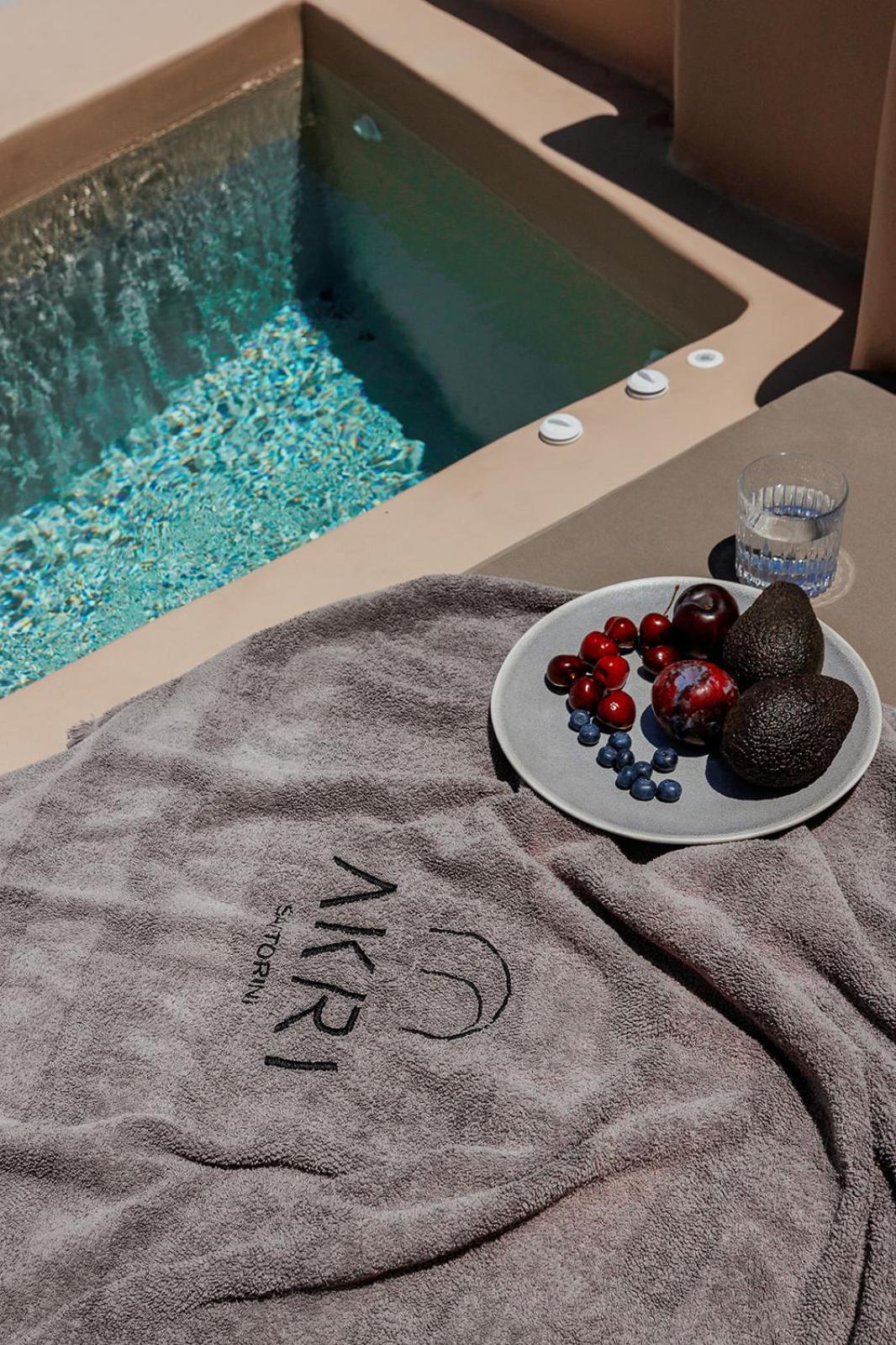 Σπίτι διακοπών Akri Santorini With Heated Jacuzzi Εμπορειό