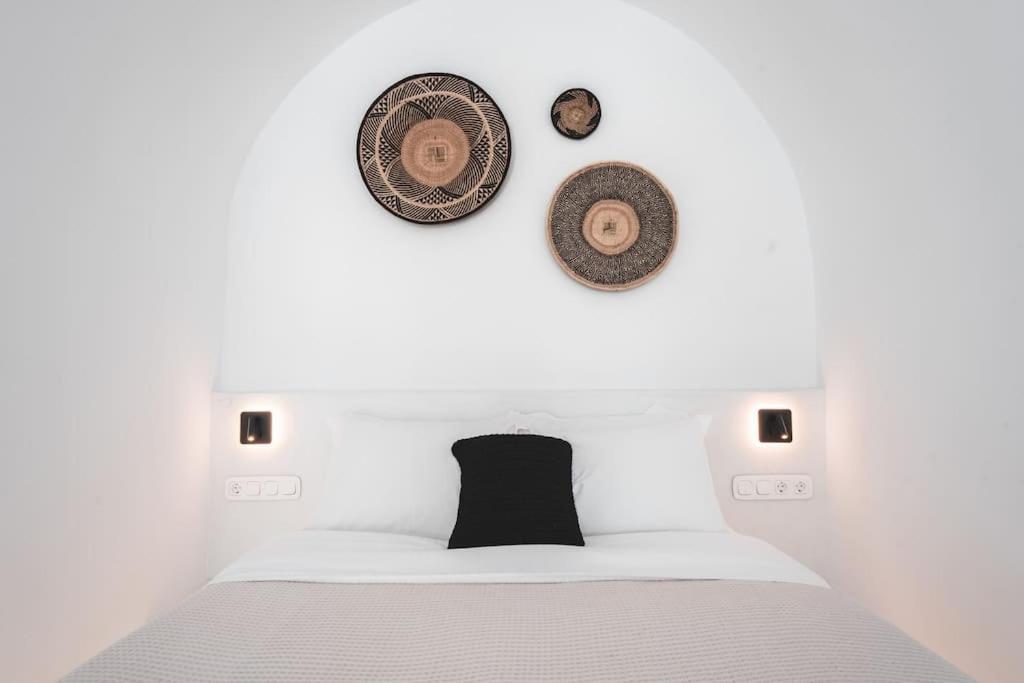 Akri Santorini With Heated Jacuzzi *