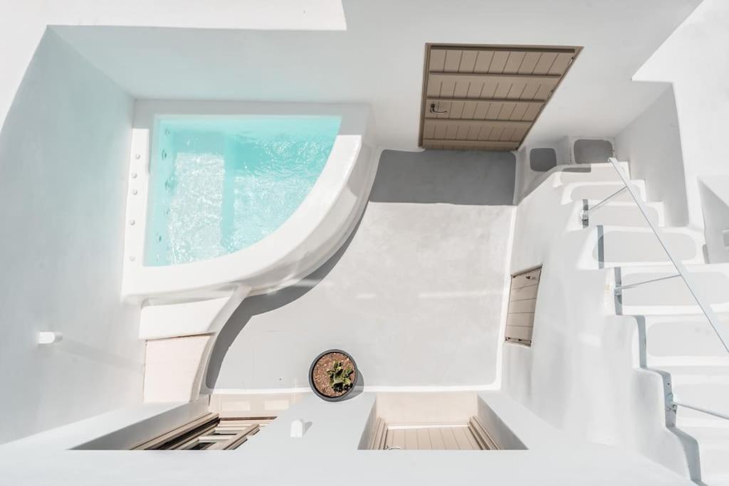 Σπίτι διακοπών Akri Santorini With Heated Jacuzzi